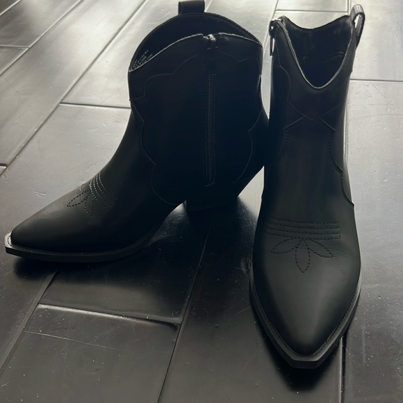 JustFab Shoes - JustFab Kacey Western Ankle Boots